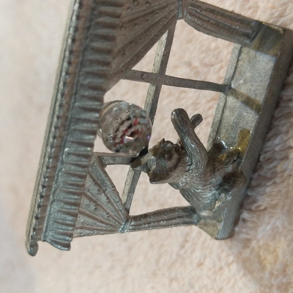 Spoontiques Pewter Cat In The Window Playing with Crystal Ball Figurine - Picture 3 of 6